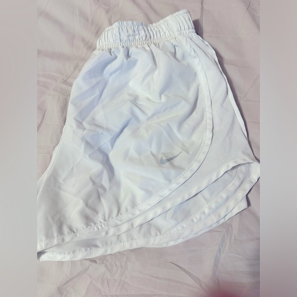 Women’s Nike Dri fit shorts - Picture 2 of 4